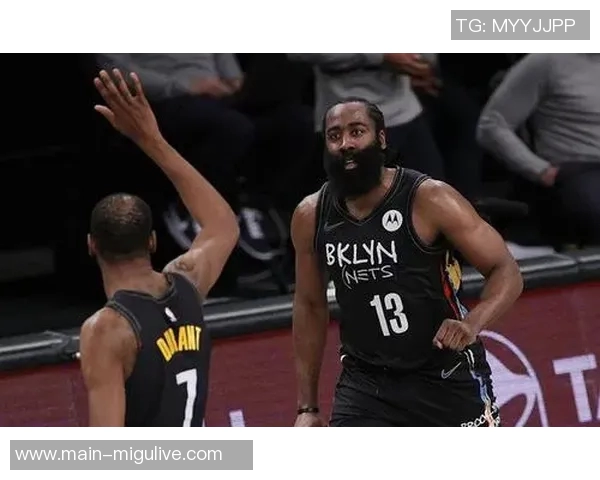 兰德尔表现平平14投仅5中贡献13分3篮板11助攻三分球命中率不佳 兰德尔表现平平14投仅5中贡献13分3篮板11助攻三分球命中率不佳