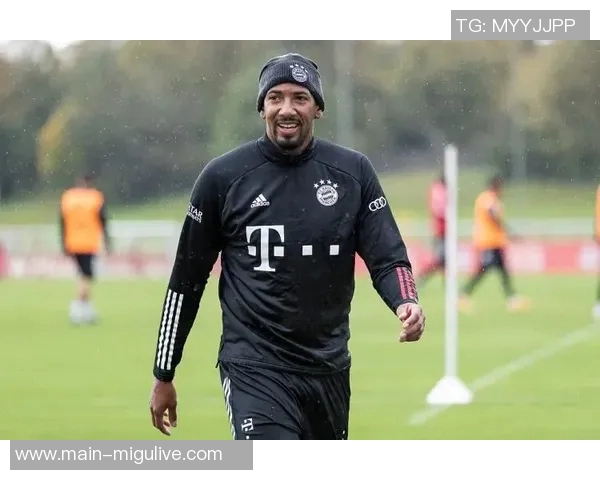 拜仁下半场大换血全队11人轮换卡尔迪亚斯格纳布里齐齐上阵