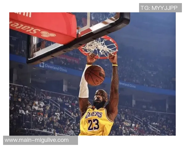 詹姆斯坚持训练与信念并肩作战期待重返赛场的坚定决心