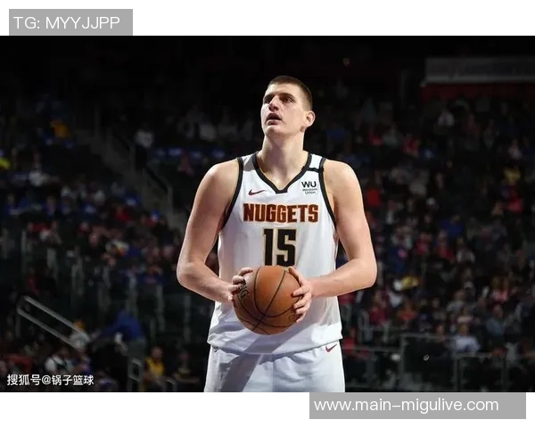 约基奇半场表现惊艳13投8中轻松斩获24分5篮板4助攻3抢断三分球命中率高达75 约基奇半场表现惊艳13投8中轻松斩获24分5篮板4助攻3抢断三分球命中率高达75